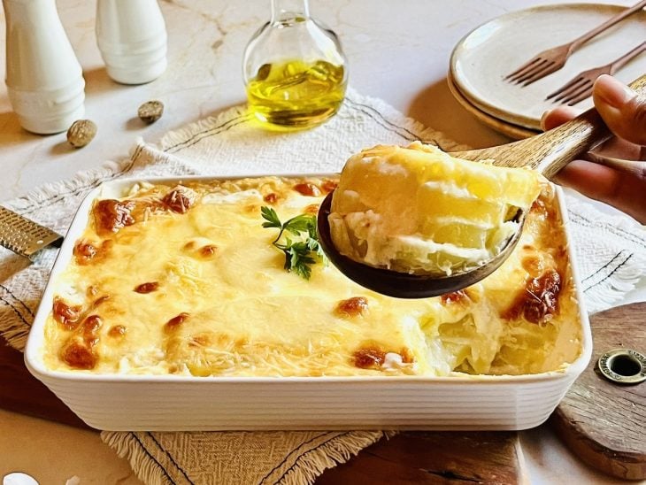 Batata gratinada pronta para consumo.