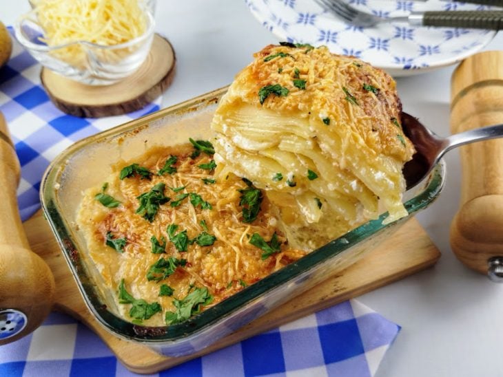 Batata gratinada pronta para consumo.