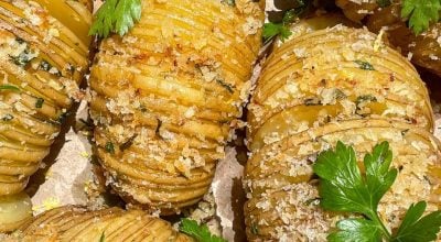 Batata hasselback com alho e limão
