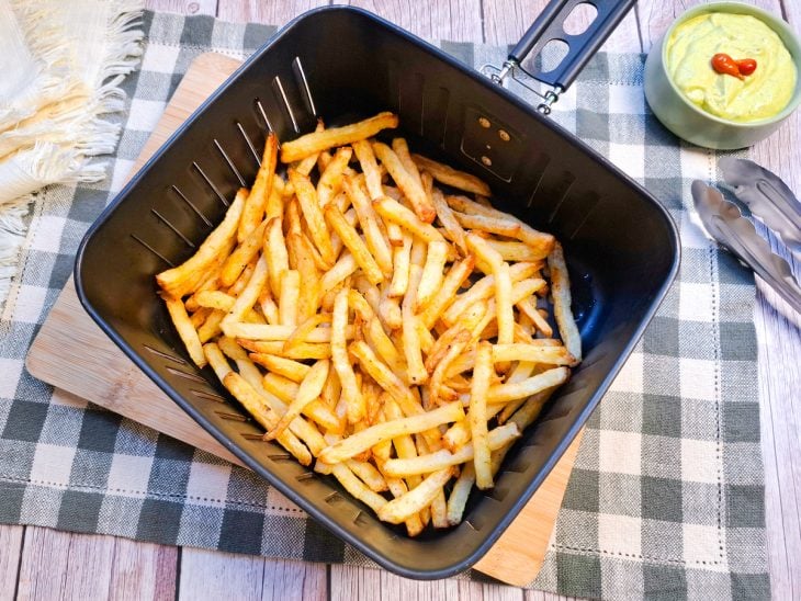 Batata frita na air fryer pronta para consumo
