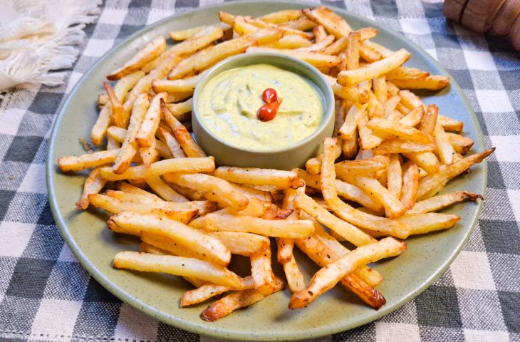 Batata na air fryer fácil e rápida