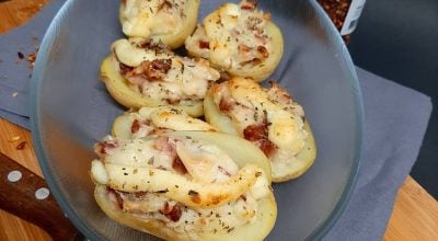 Batata recheada com calabresa e bacon