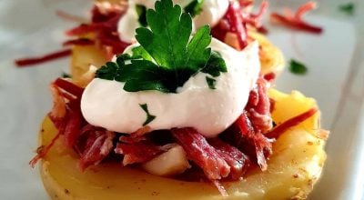 Batata recheada com carne-seca e sour cream