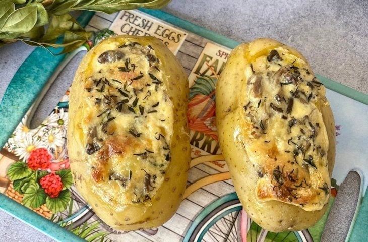 Batata recheada com cogumelo e brie