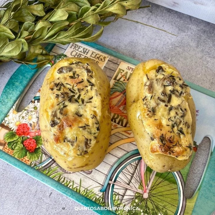 Batata recheada com cogumelo e brie