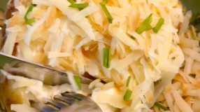 Batata recheada com requeijão e provolone