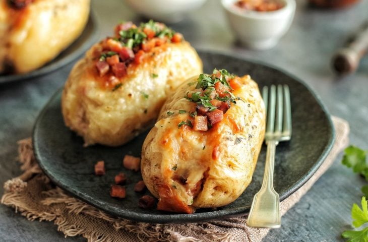 Batata recheada no micro-ondas