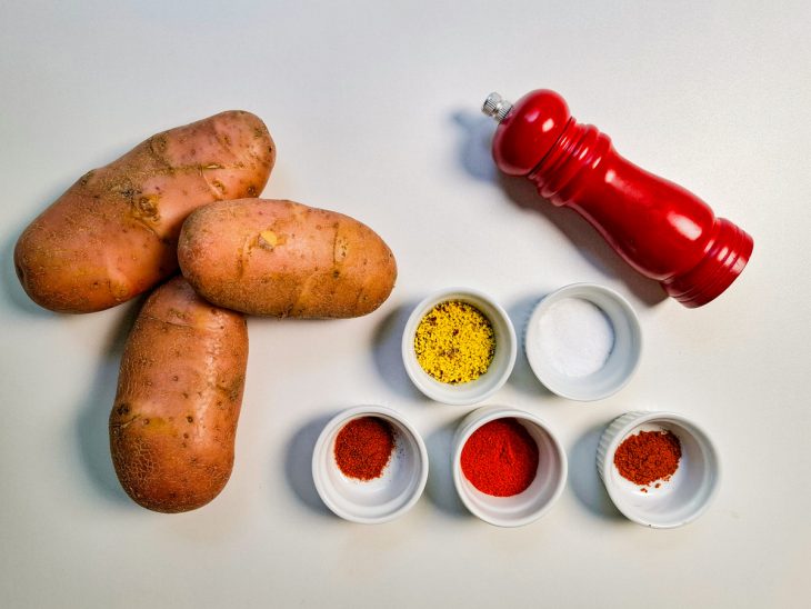 Ingredientes separados sobre a bancada.