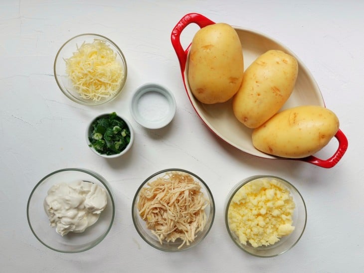 Ingredientes da batata rústica recheada na airfryer.