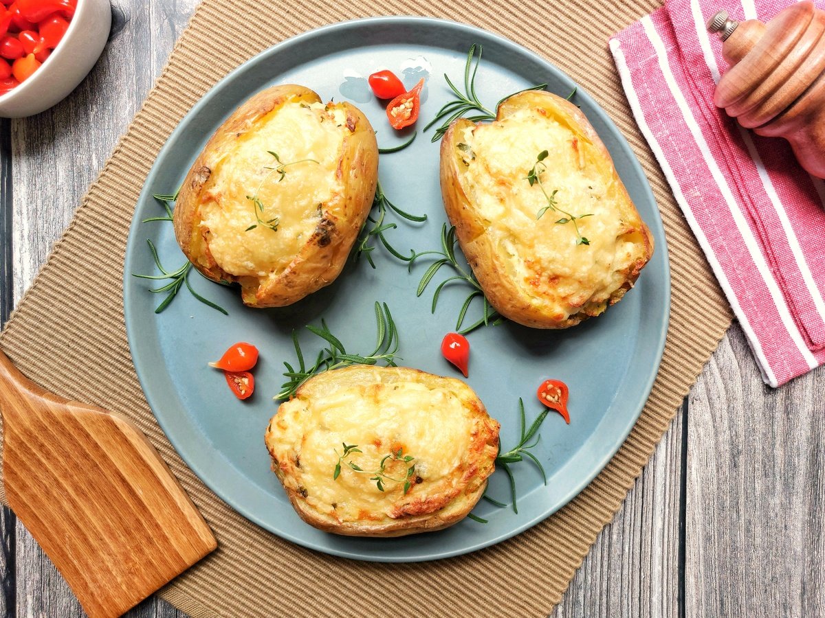 Batata rústica recheada na airfryer