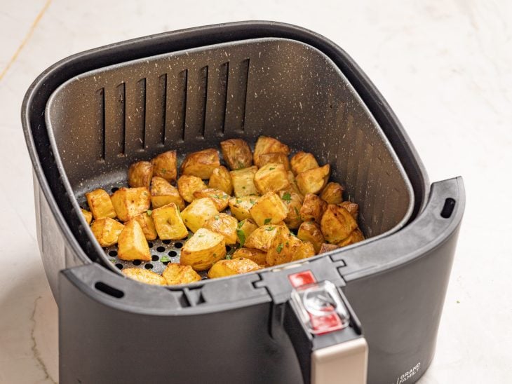 Batatas sauté na air fryer.