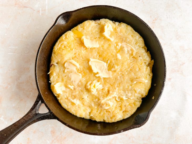 Manteiga adicionada ao preparo.