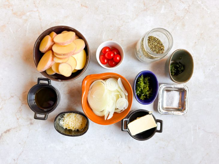 Ingredientes separados sobre a bancada.