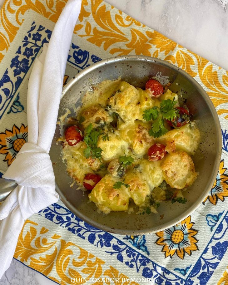 Batatas douradas e gratinadas