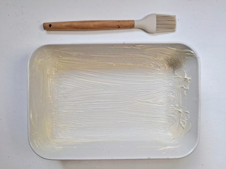 Forma pincelada com maionese.