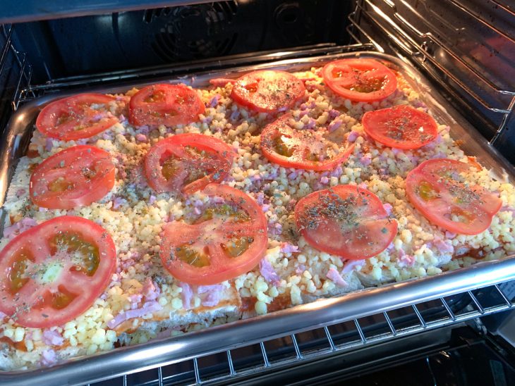 Bauru de forno com pão de forma finalizado.