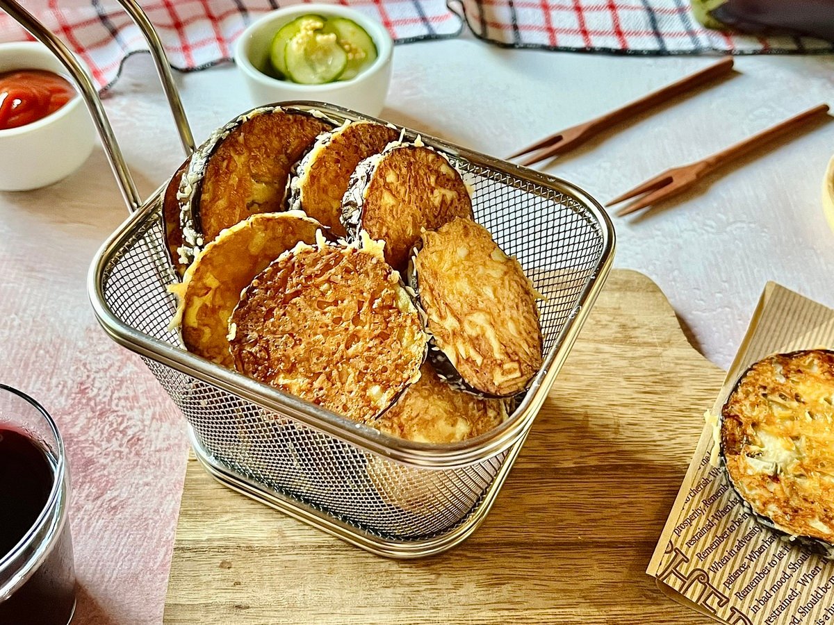 Berinjela empanada com queijo