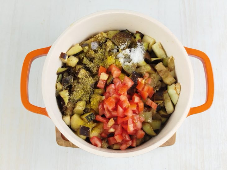 Temperos adicionados à berinjela.