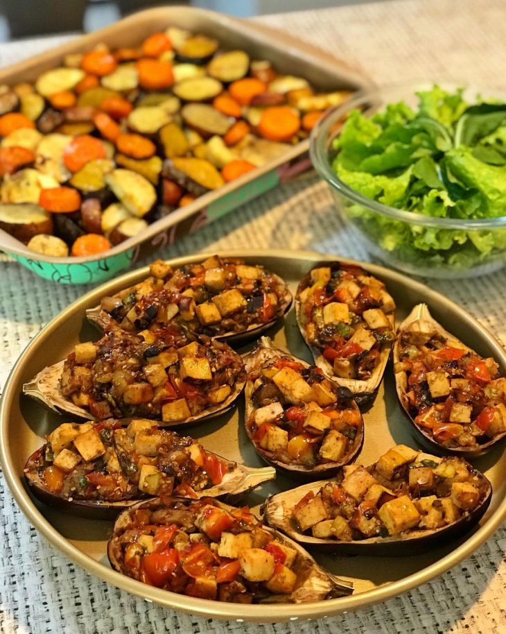 Berinjelas recheadas com ratatouille e tofu