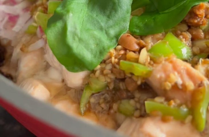 Bibimbap de salmão