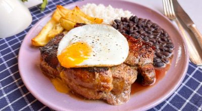 Bife a cavalo com queijo