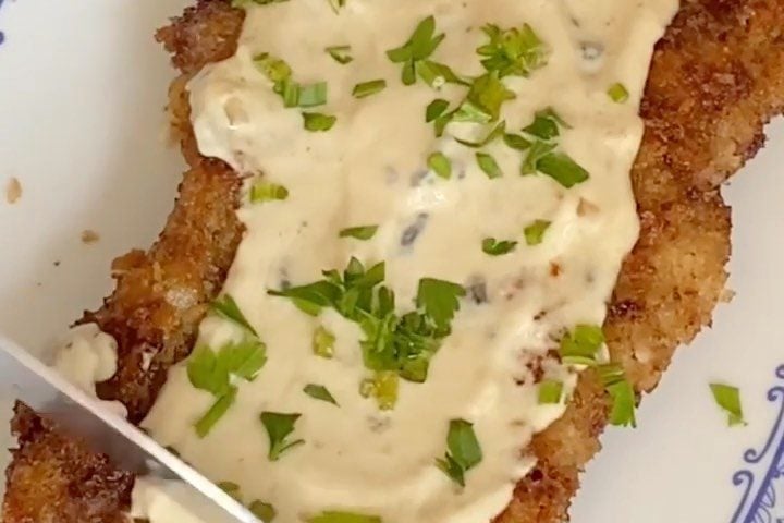 Bife à milanesa com creme de gorgonzola