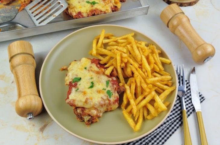 Bife à parmegiana fácil e rápido