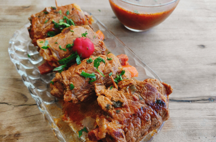 Bife à rolê com bacon e calabresa