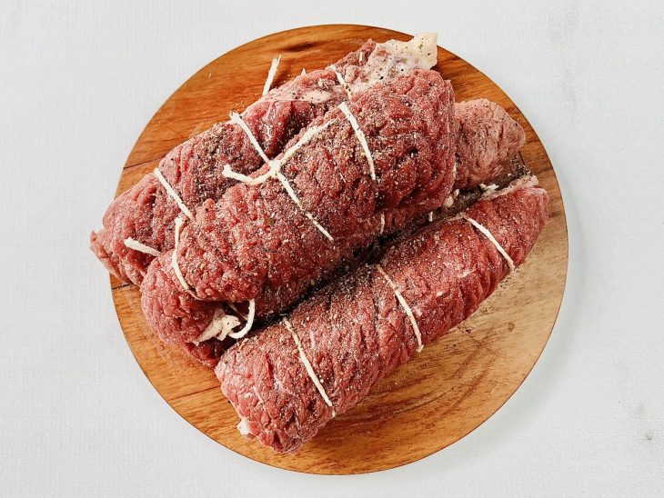 montagem de bife a rolê finalizada.