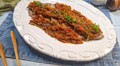 Bife acebolado ao molho