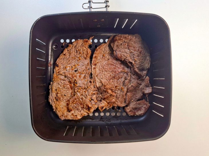 Bife após o tempo na air fryer.