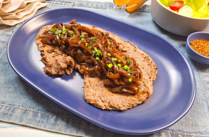 Bife acebolado na air fryer
