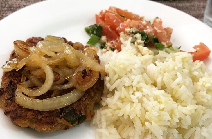 Bife acebolado vegano