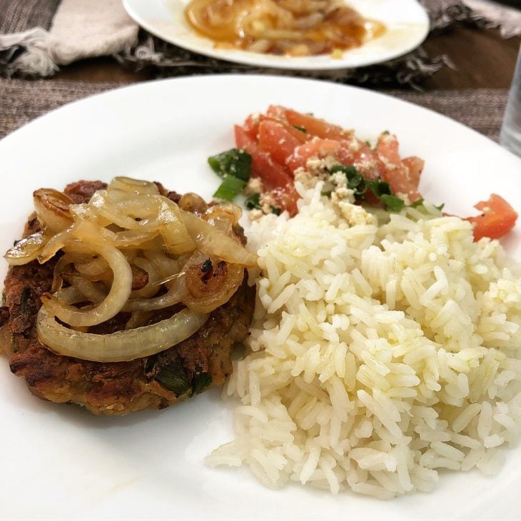 Bife acebolado vegano