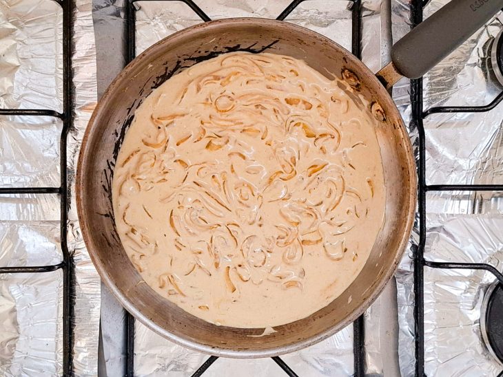 Creme de leite adicionado a cebola.