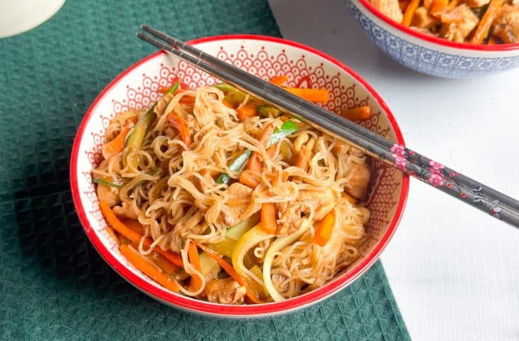 Bifum com legumes e frango