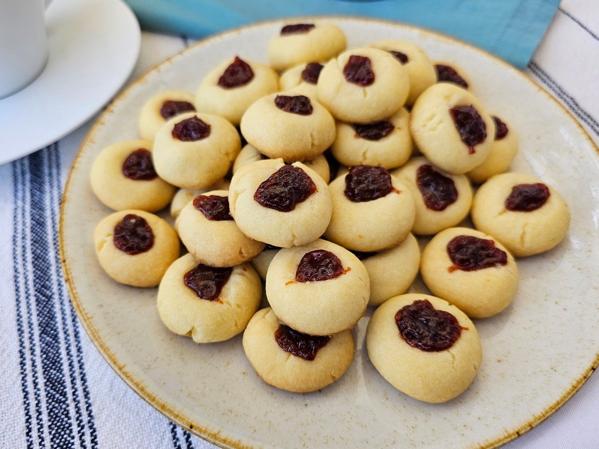 Biscoito amanteigado com goiabada