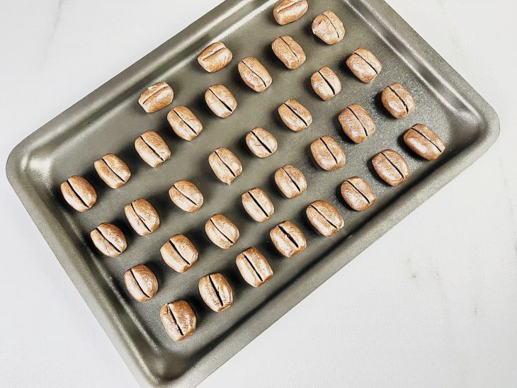 Bolinhas de massa agora na forma.