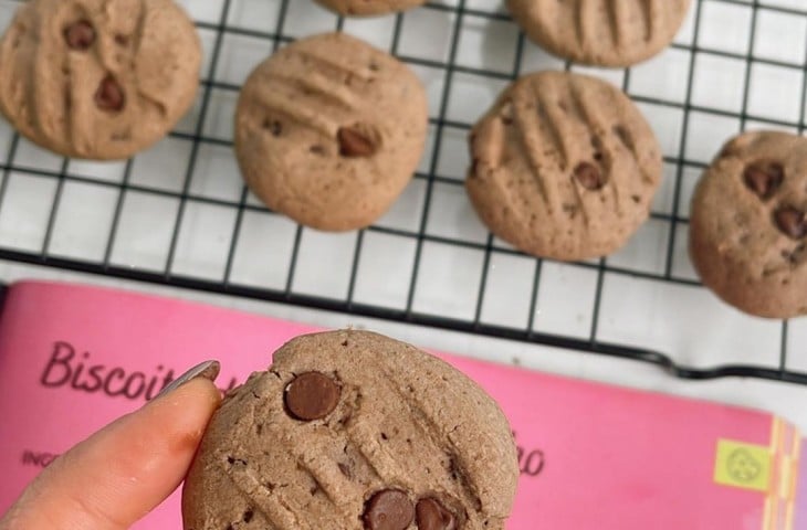 Biscoito de aveia e polvilho com chocolate