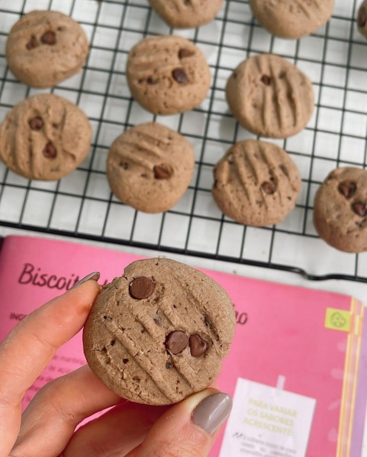 Biscoito de aveia e polvilho com chocolate