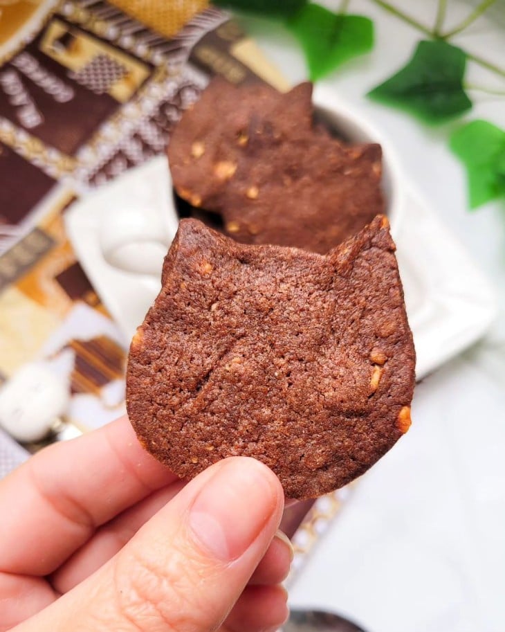 Biscoito de chocolate e avelã