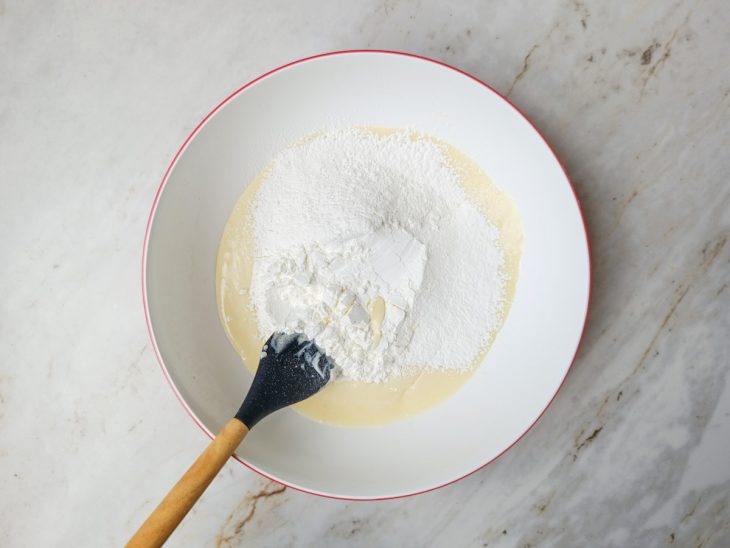 Amido de milho adicionado a mistura.