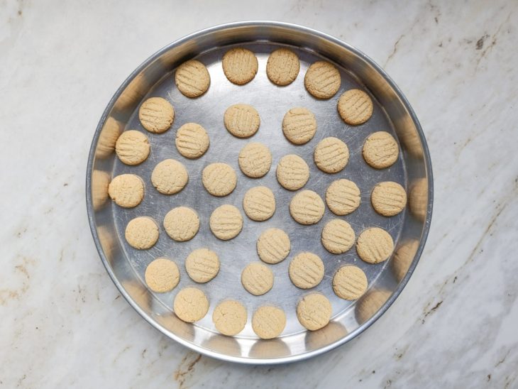 Biscoitos saídos do forno.