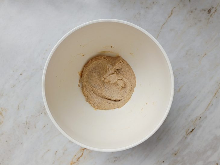 Ingredientes batidos na batedeira.