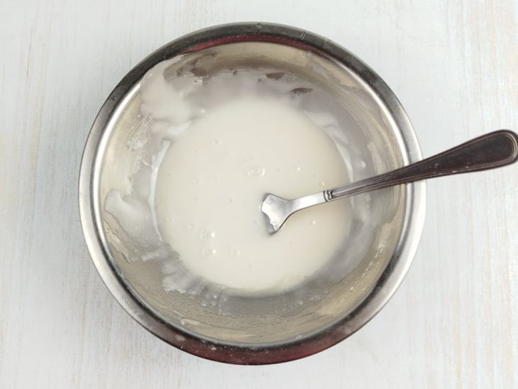 Glace preparado numa tigela.