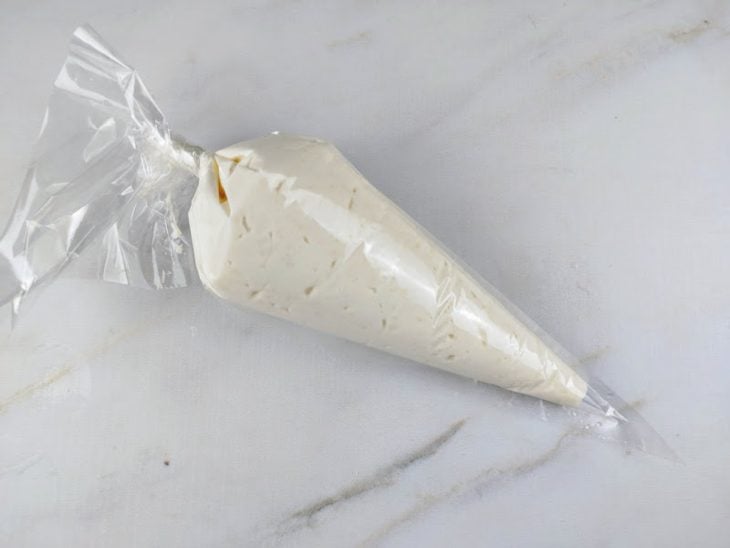 Massa em um saco de confeiteiro.