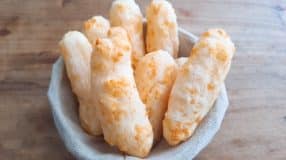 Biscoito de queijo assado