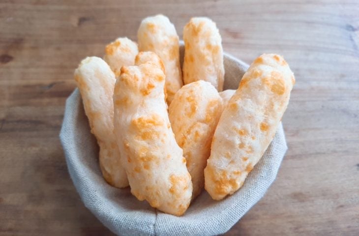 Biscoito de queijo assado