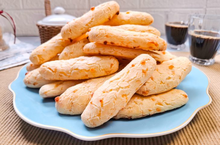 Biscoito de queijo com creme de leite
