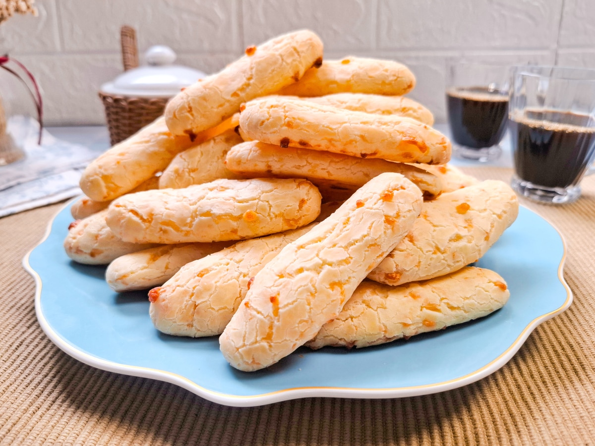 Biscoito de queijo com creme de leite